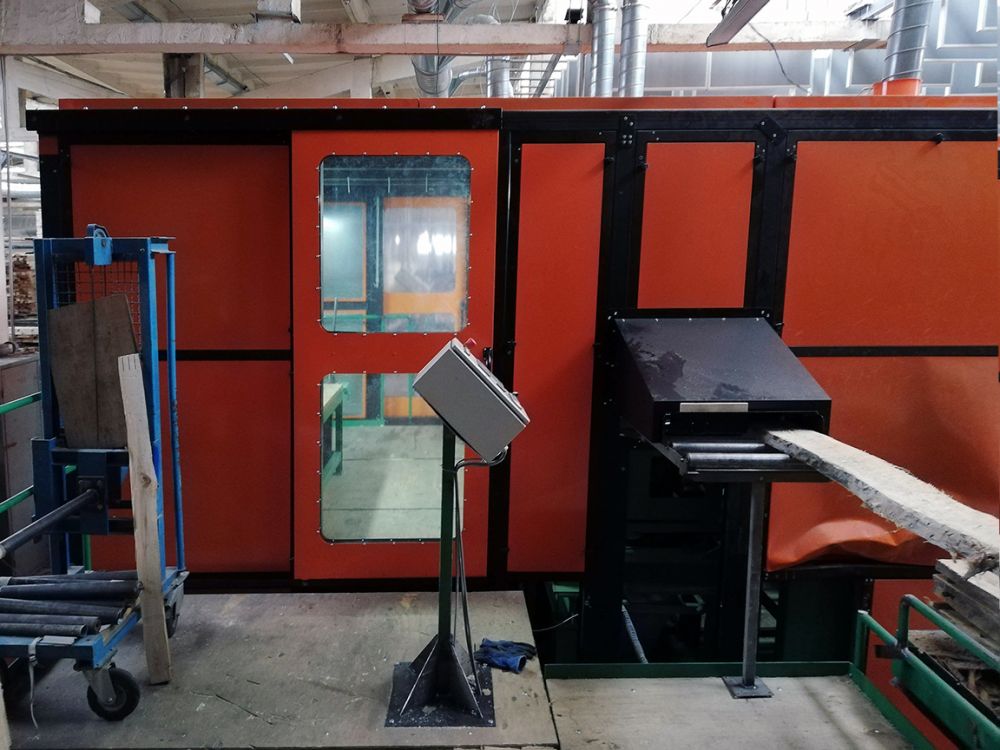 Звукоизоляционная кабина для снижения шума от деревообрабатывающего станка Abricht в АО ГораИнвест, Кубрат
