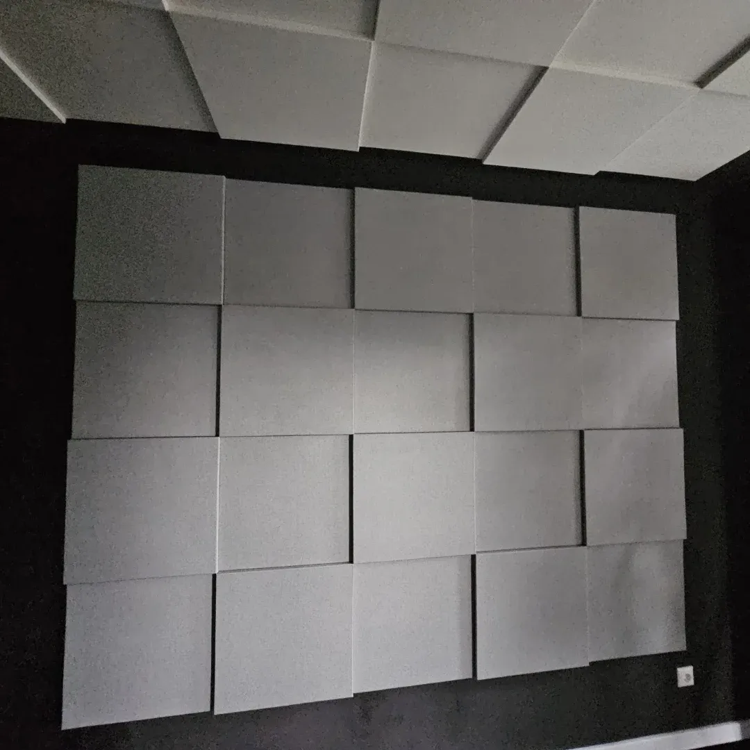 Домашняя студия подкастов и музыки с акустическими панелями Echo Wall