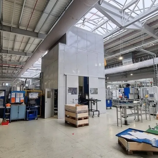 Промышленная звукоизоляция шумного пресса на заводе Miba Steeltec
