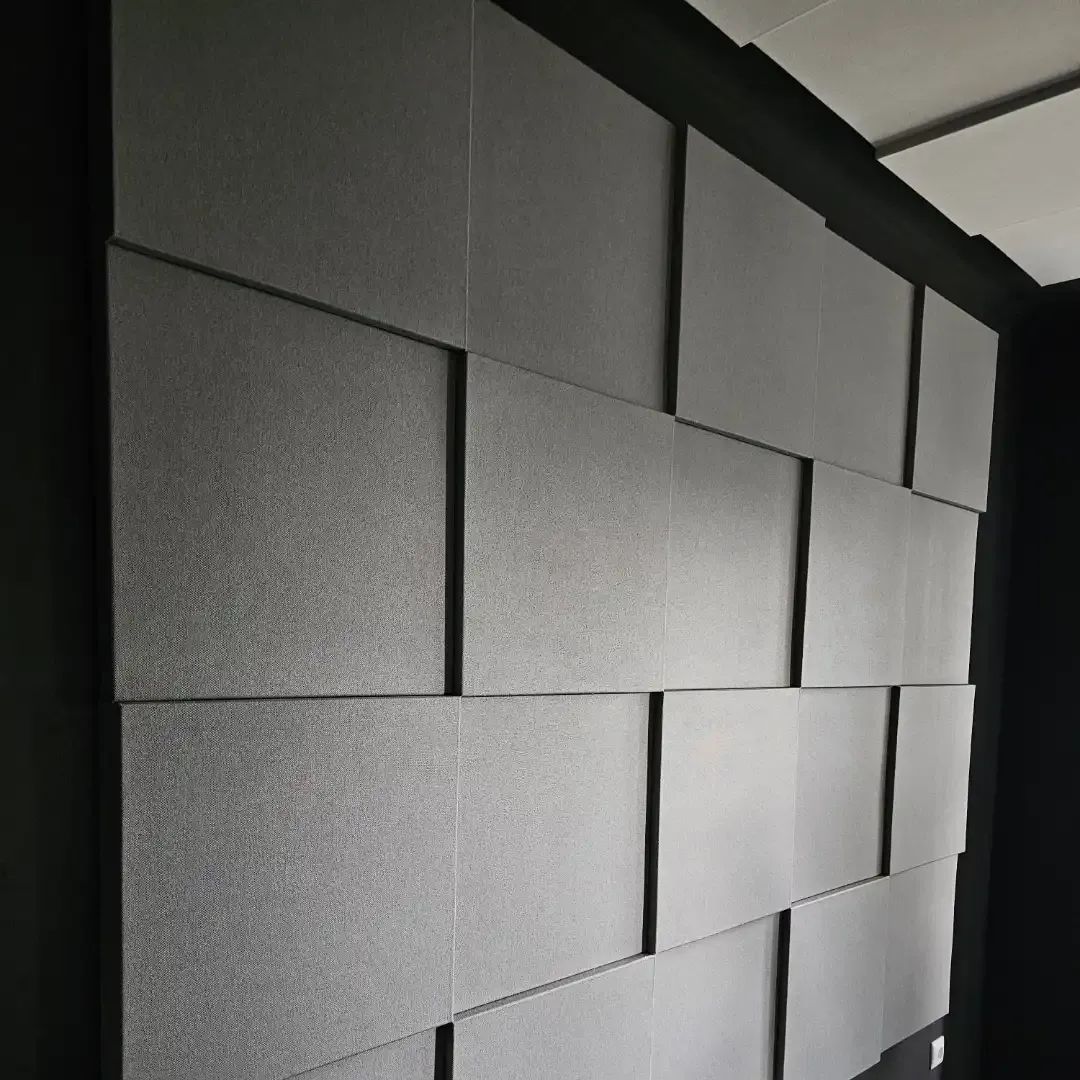 Домашняя студия подкастов и музыки с акустическими панелями Echo Wall