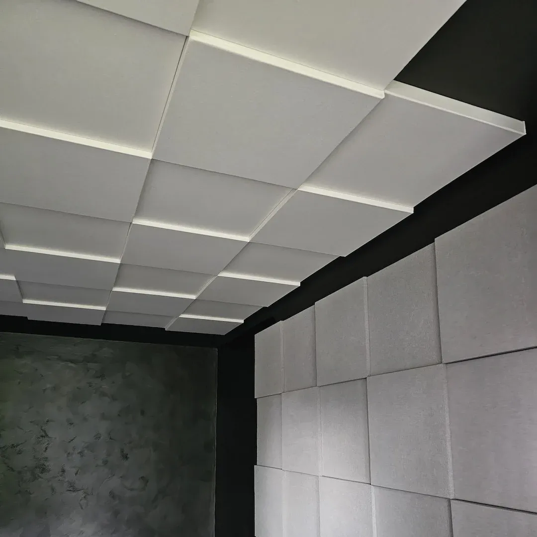 Домашняя студия подкастов и музыки с акустическими панелями Echo Wall