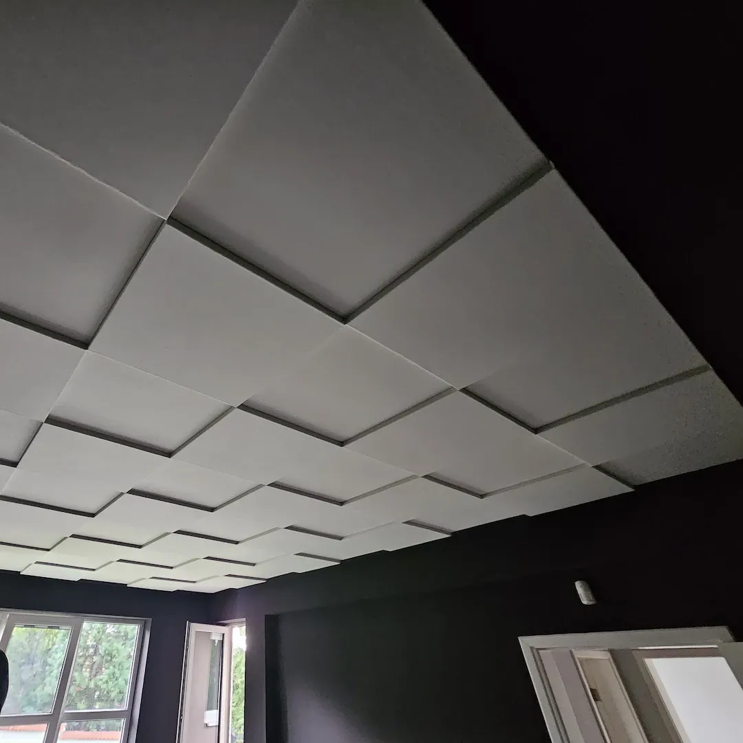 Домашняя студия подкастов и музыки с акустическими панелями Echo Wall